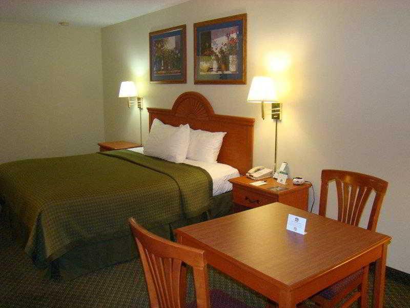 Quality Inn & Suites Garland - East Dallas Экстерьер фото